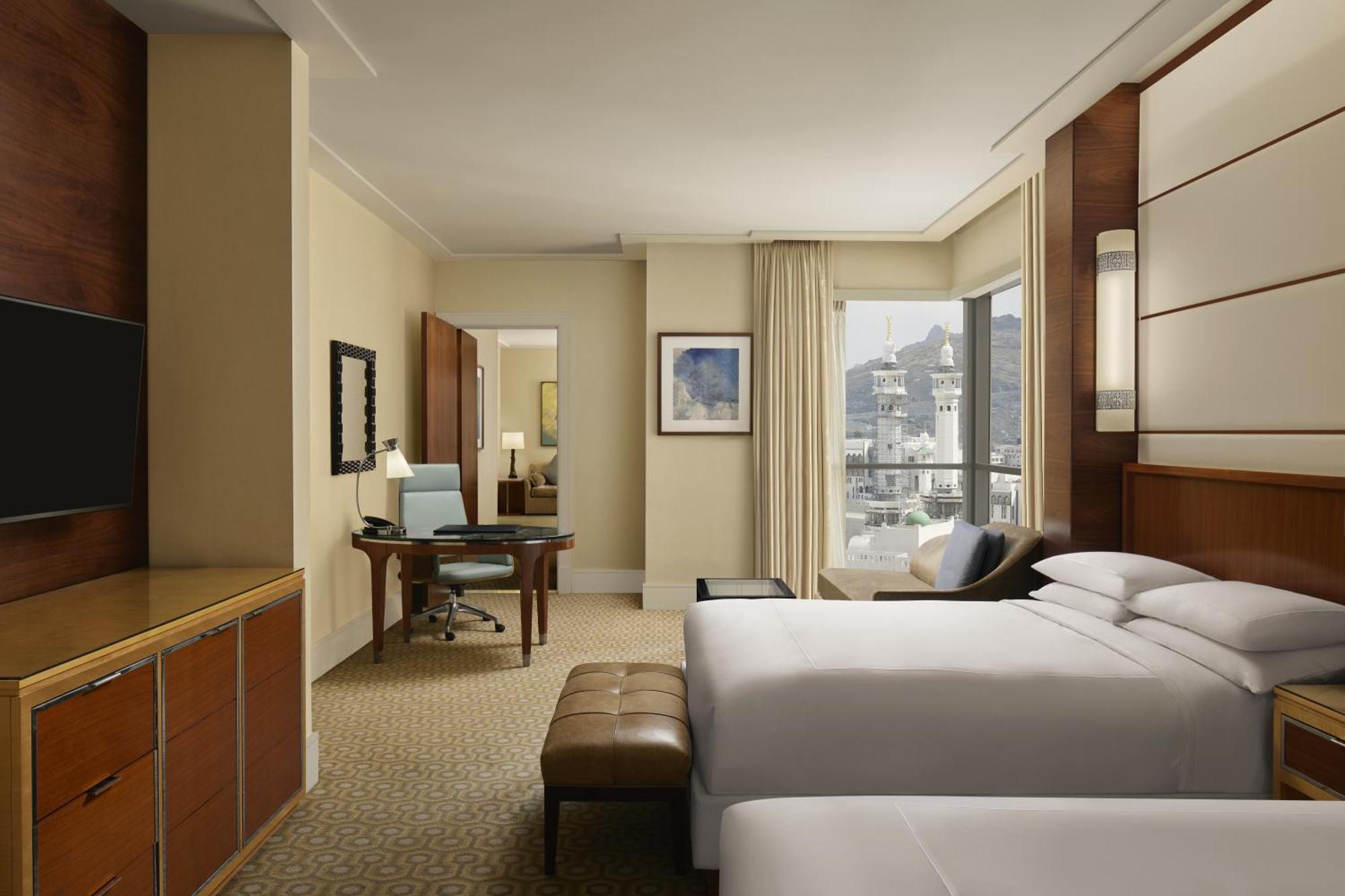 Conrad Jabal Omar Makkah Hotel Mecca Exterior foto A guest room at the Four Seasons Hotel